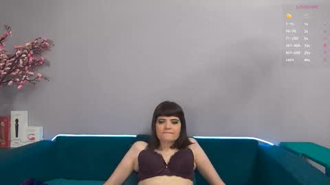 Snapshot of feelsgoodwoman chatting on September 2025 03:19:02 AM Laura online show from September 2025 03:19:02 AM