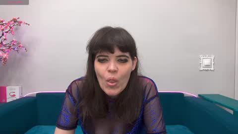 Snapshot of feelsgoodwoman chatting on May 2026 08:53:02 AM Laura online show from May 2026 08:53:02 AM