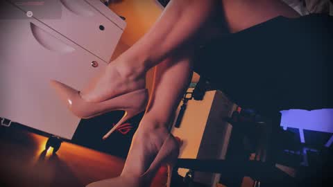 Lisa Dove aka FeetFunDoll online show from February 2025 01:02:01 AM