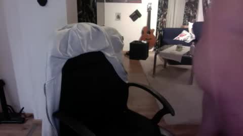 Snapshot of feetkissboy chatting on November 2025 04:29:02 PM feetkissboy online show from November 2025 04:29:02 PM