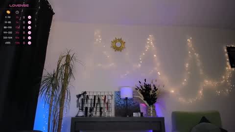 Fely online show from February 2025 10:43:02 PM