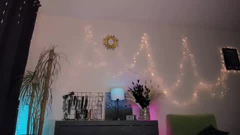 Fely online show from February 2025 08:31:01 PM