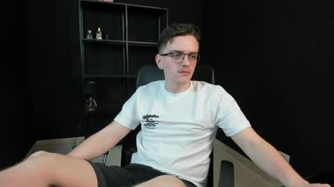 Snapshot of felixstark chatting on May 2026 05:02:02 AM FelixStark online show from May 2026 05:02:02 AM