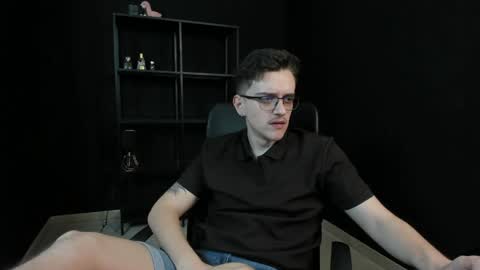 Snapshot of felixstark chatting on May 2026 05:37:01 AM FelixStark online show from May 2026 05:37:01 AM