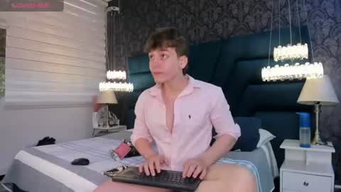 Snapshot of femboy_max chatting on June 2026 11:48:02 AM Femboy Max online show from June 2026 11:48:02 AM