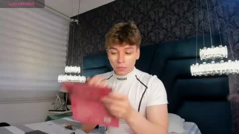 Snapshot of femboy_max chatting on July 2026 11:57:01 AM Femboy Max online show from July 2026 11:57:01 AM