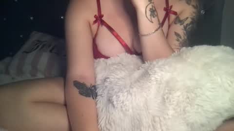 Snapshot of femmefatalebabe chatting on October 2025 01:33:02 AM     online show from October 2025 01:33:02 AM