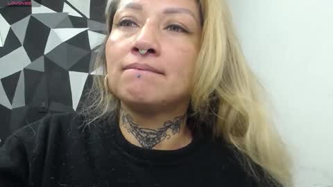 Snapshot of fenix_purple chatting on October 2025 01:00:02 AM FENIX online show from October 2025 01:00:02 AM