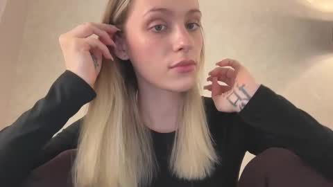 Lisa online show from November 2025 08:17:02 AM