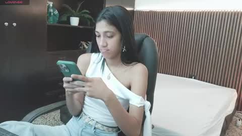 Snapshot of ffreyja_ chatting on April 2026 11:35:02 PM Freyja online show from April 2026 11:35:02 PM