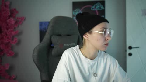 Snapshot of filipinaadams chatting on October 2025 02:43:02 AM cap and Lana online show from October 2025 02:43:02 AM