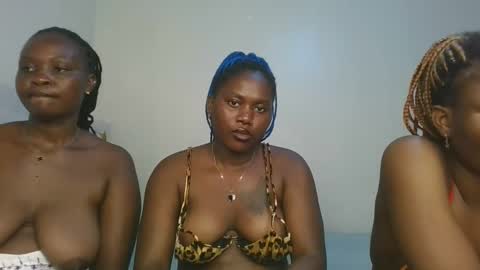 Snapshot of fine_melanie chatting on December 2025 01:14:02 AM melanie online show from December 2025 01:14:02 AM