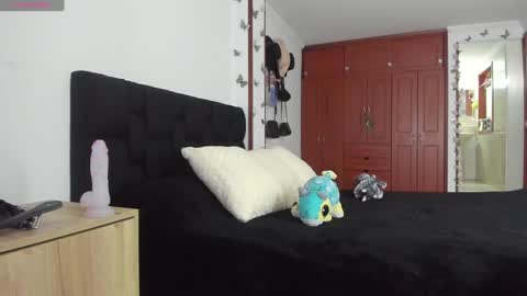 Snapshot of fiore_sanz chatting on January 2025 12:33:01 AM online show from January 2025 12:33:01 AM