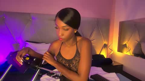 Fiorela Lenin  online show from September 2025 01:49:02 PM