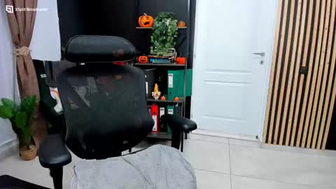 Kallisy online show from November 2025 09:58:01 PM