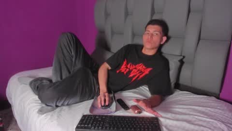 Nicolas online show from December 2025 08:39:02 PM