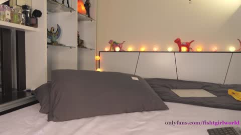 Snapshot of fishtgirlworld chatting on February 2025 03:31:02 PM Tia online show from February 2025 03:31:02 PM