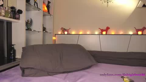 Snapshot of fishtgirlworld chatting on February 2025 12:57:02 PM Tia online show from February 2025 12:57:02 PM