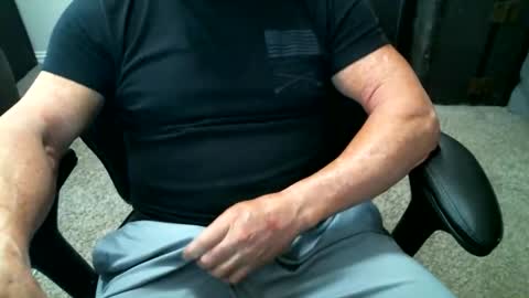 fitguy40 online show from May 2026 07:19:01 PM