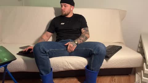 Flamefury18 online show from April 2026 06:02:01 AM