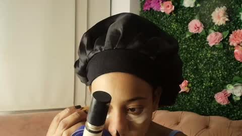 Snapshot of flavia_cruz chatting on April 2026 12:25:01 PM Flavia online show from April 2026 12:25:01 PM