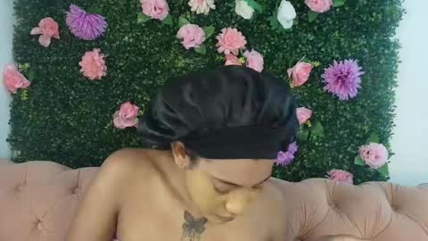 Snapshot of flavia_cruz chatting on April 2026 12:25:02 PM Flavia online show from April 2026 12:25:02 PM