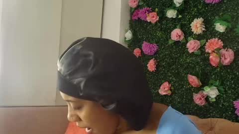 Snapshot of flavia_cruz chatting on April 2026 12:20:01 PM Flavia online show from April 2026 12:20:01 PM