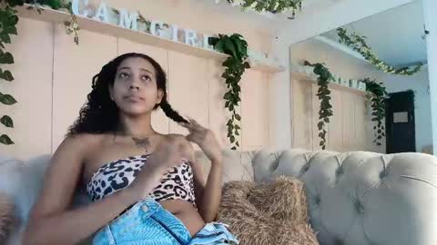 Snapshot of flavia_cruz chatting on June 2026 12:22:02 PM Flavia online show from June 2026 12:22:02 PM
