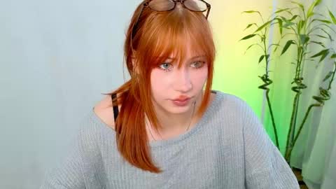 Snapshot of fleur_fox chatting on May 2026 09:28:01 AM fleur_fox online show from May 2026 09:28:01 AM