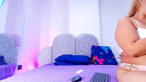 Snapshot of flordecayena_ chatting on June 2026 03:01:01 AM Flordecayena online show from June 2026 03:01:01 AM
