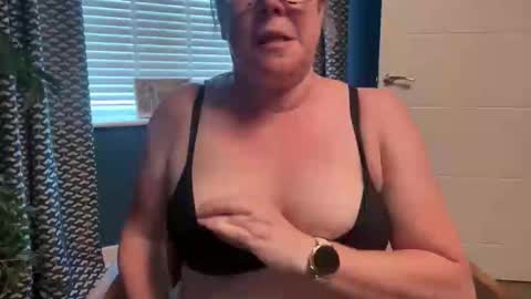 flossyishot online show from May 2026 07:33:02 PM
