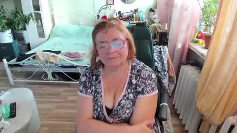 Snapshot of flowerlover8 chatting on June 2026 04:55:01 PM Flowerlower online show from June 2026 04:55:01 PM