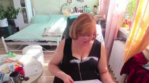 Snapshot of flowerlover8 chatting on June 2026 01:15:01 PM Flowerlower online show from June 2026 01:15:01 PM