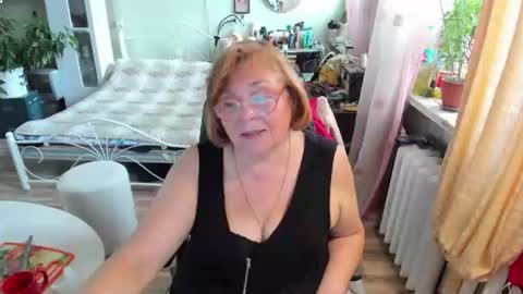 Snapshot of flowerlover8 chatting on June 2026 07:11:01 AM Flowerlower online show from June 2026 07:11:01 AM