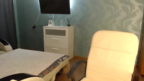 Molli  Ready for any play with you. Hottest show in pvt  Help a student earn big tokens  online show from April 2026 11:28:01 PM