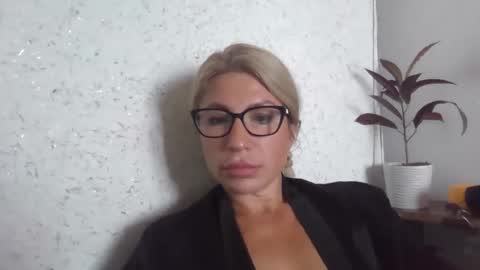 fox_red_lady7 online show from September 2025 07:19:01 AM