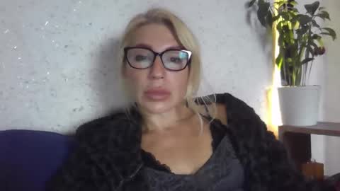 fox_red_lady7 online show from October 2025 10:13:02 AM