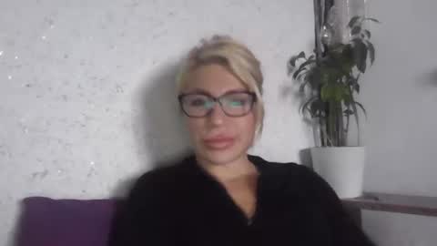 fox_red_lady7 online show from October 2025 09:54:01 AM