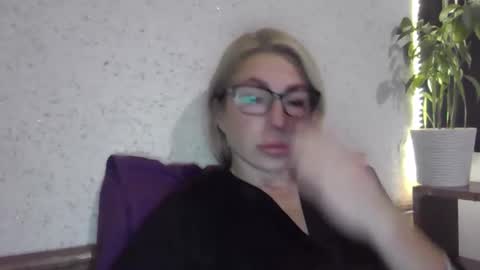 fox_red_lady7 online show from November 2025 07:47:01 PM