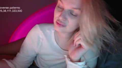 Snapshot of foxfrromearth chatting on November 2025 02:39:01 PM i am your baby Alien online show from November 2025 02:39:01 PM