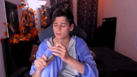 Foxicfu online show from November 2025 07:58:02 PM