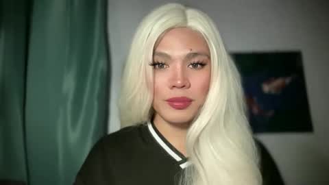 Snapshot of foxli_xx chatting on April 2026 10:52:01 AM KITTY online show from April 2026 10:52:01 AM