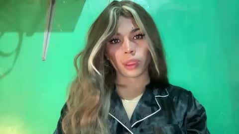 Snapshot of foxli_xx chatting on May 2026 12:10:02 PM KITTY online show from May 2026 12:10:02 PM