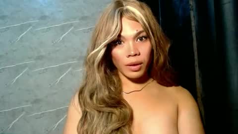 Snapshot of foxli_xx chatting on June 2026 01:28:02 AM KITTY online show from June 2026 01:28:02 AM