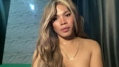 Snapshot of foxli_xx chatting on June 2026 04:19:02 AM KITTY online show from June 2026 04:19:02 AM