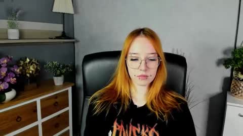 Snapshot of foxsonya chatting on May 2026 05:58:01 AM Sonya online show from May 2026 05:58:01 AM