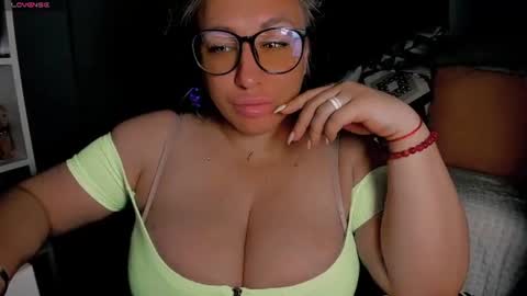 Snapshot of foxxxy__lady chatting on June 2026 02:29:01 AM Kris online show from June 2026 02:29:01 AM