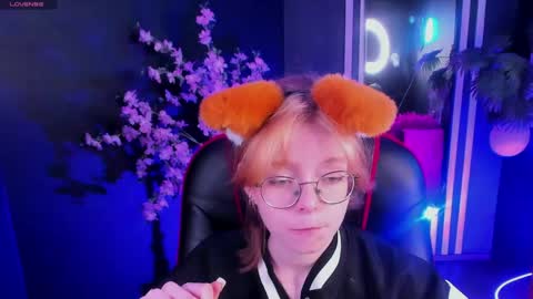 Snapshot of foxxxypolly chatting on May 2026 05:37:01 AM Polly online show from May 2026 05:37:01 AM