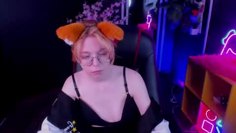 Snapshot of foxxxypolly chatting on June 2026 05:38:02 AM Polly online show from June 2026 05:38:02 AM