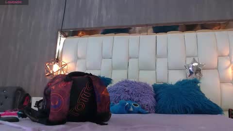 Foxxy  online show from January 2026 02:33:01 PM